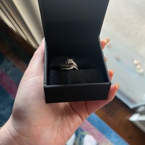 10k 1/3CT White gold diamond wedding ring set size 5
Original price was $1,129